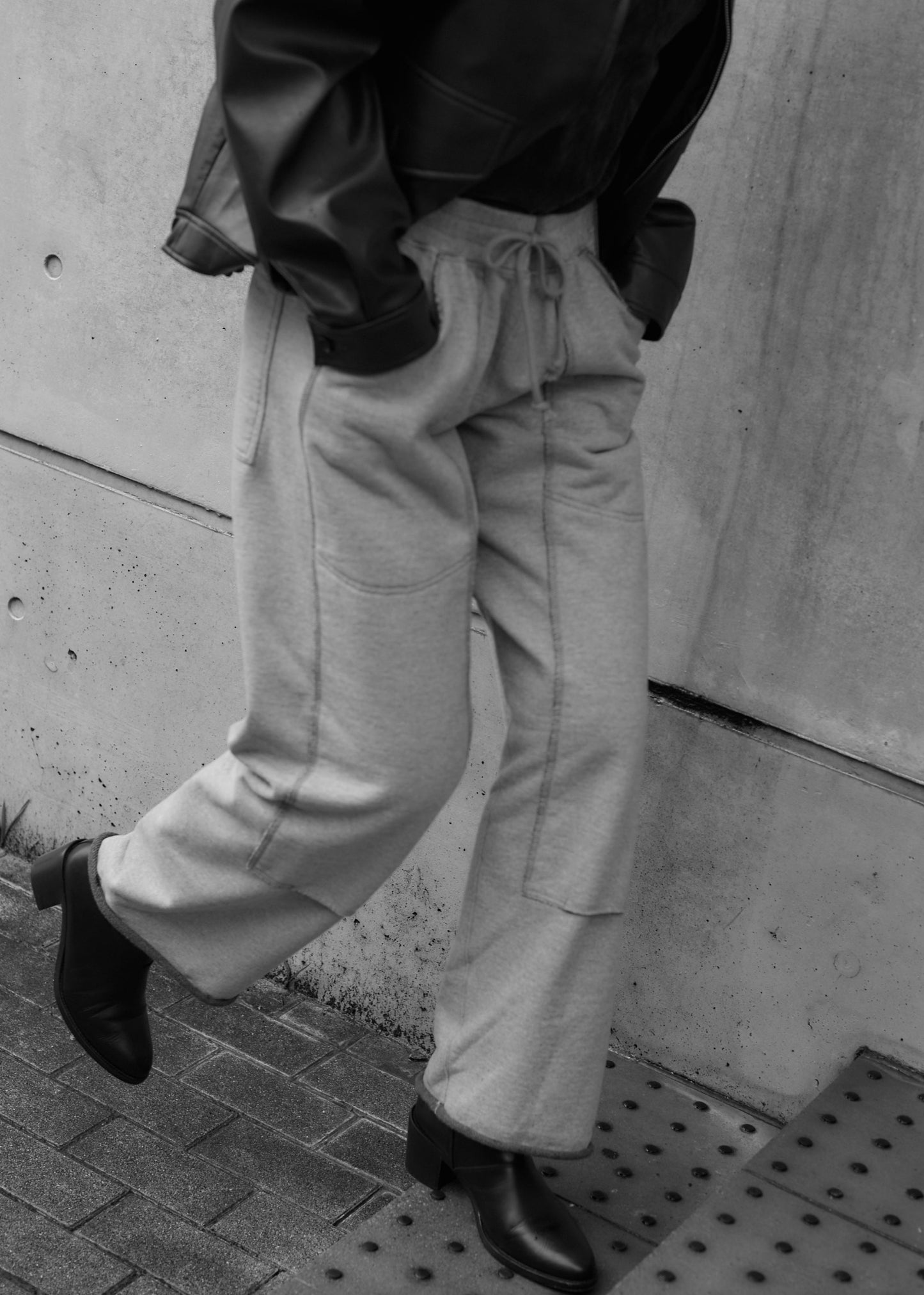 W KNEE SWEAT PANTS