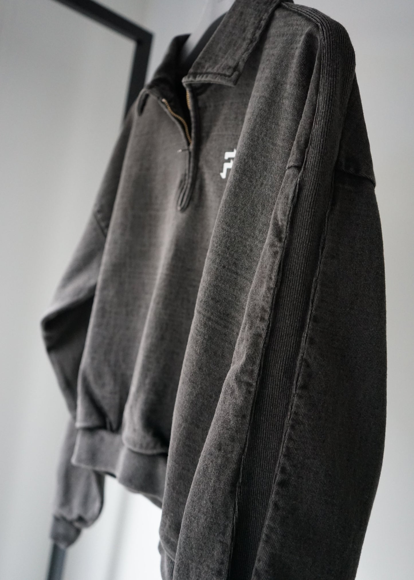 HALF ZIP SWEAT SHIRT