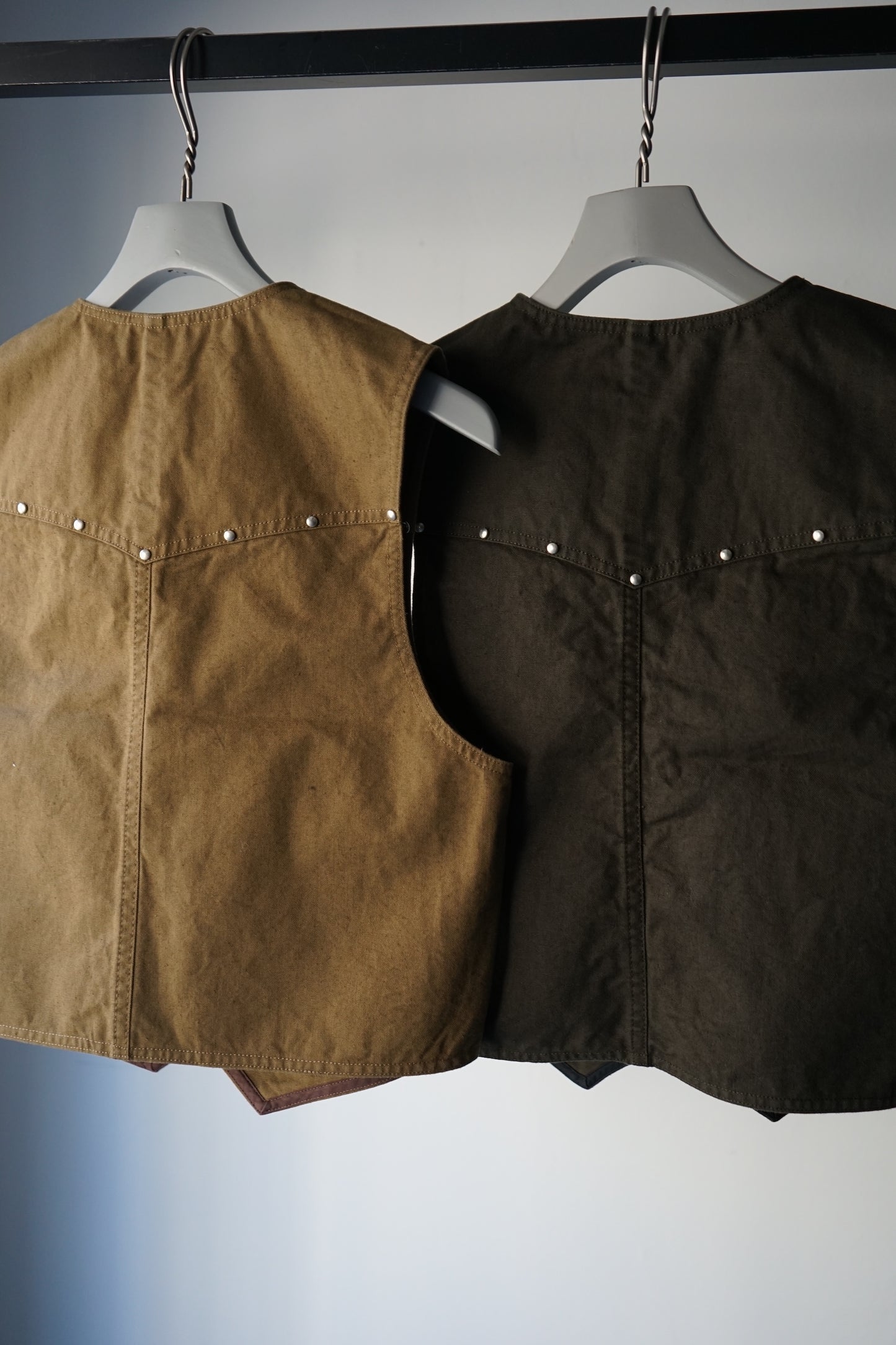 CANVAS STUDS VEST
