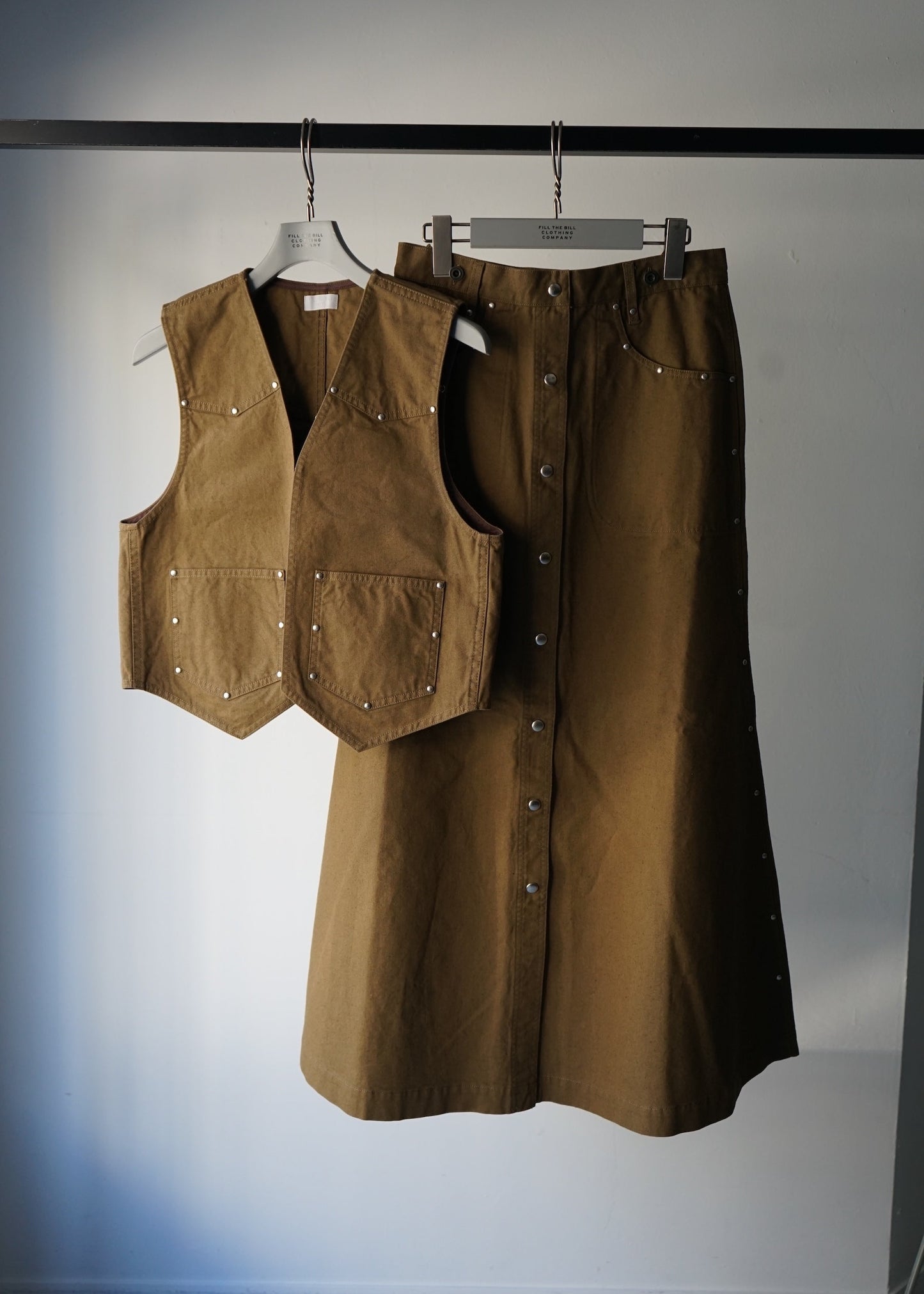 CANVAS STUDS VEST