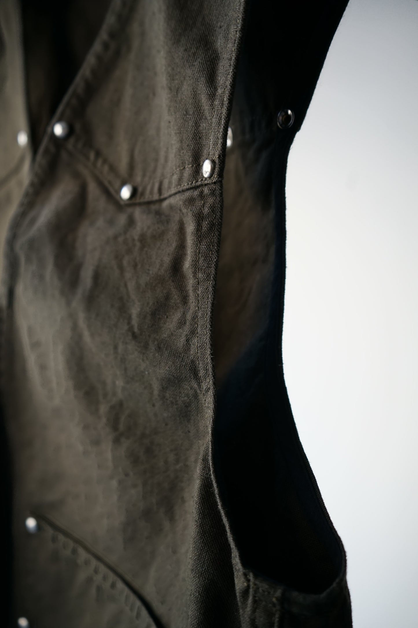 CANVAS STUDS VEST