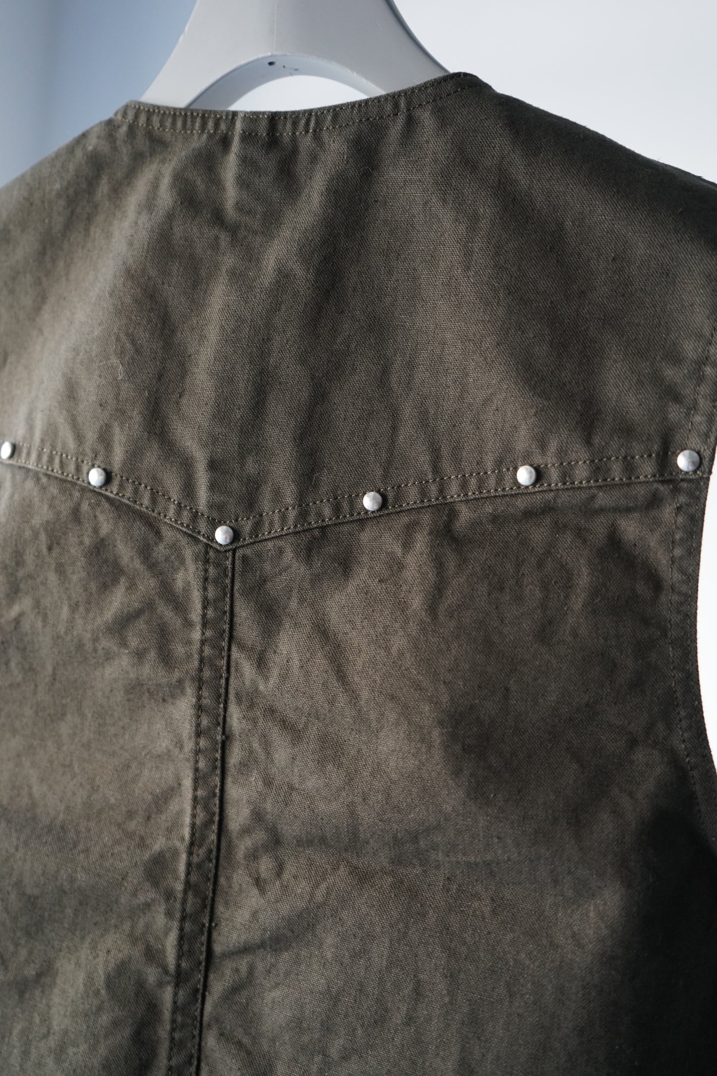 CANVAS STUDS VEST