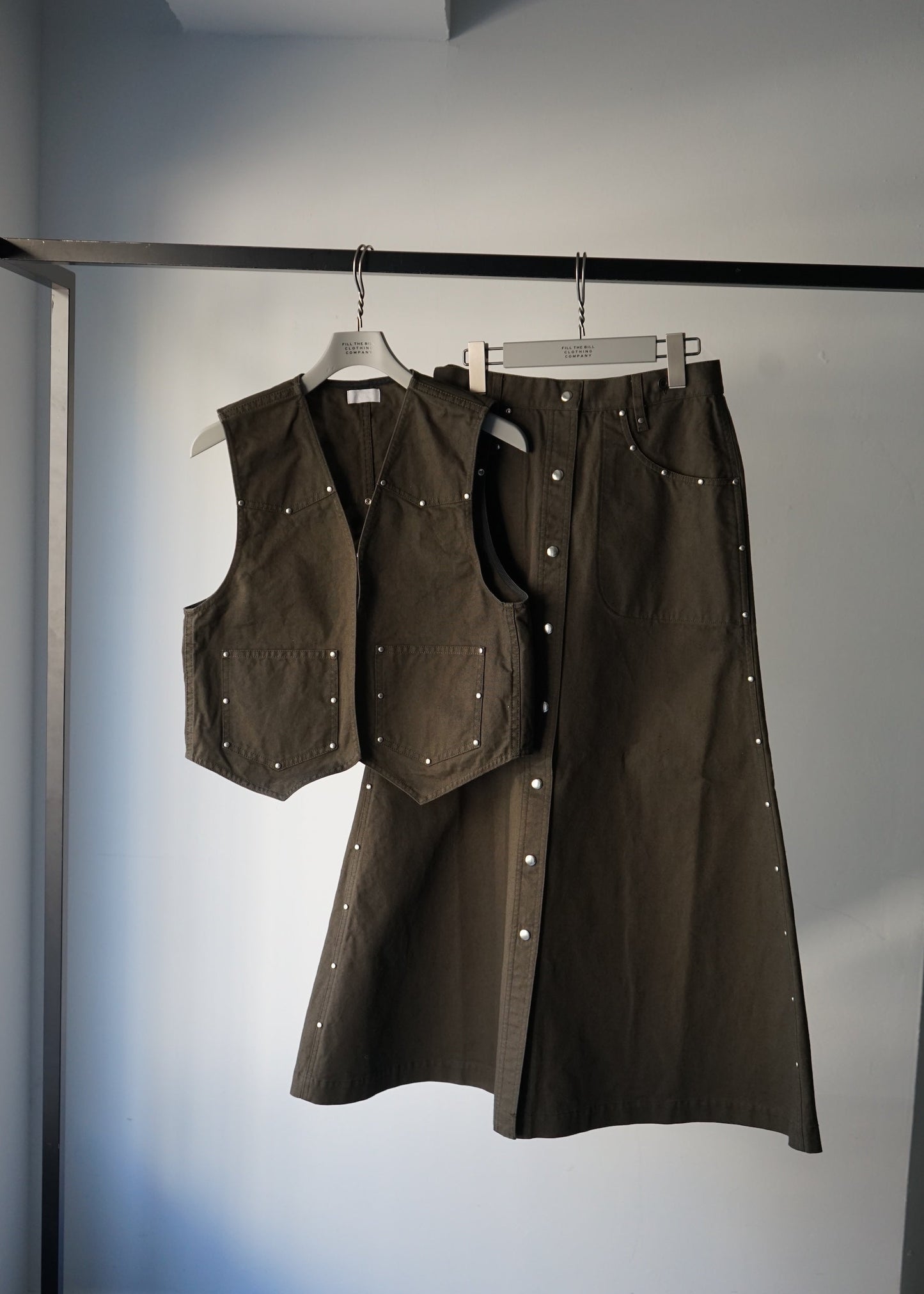 CANVAS STUDS VEST