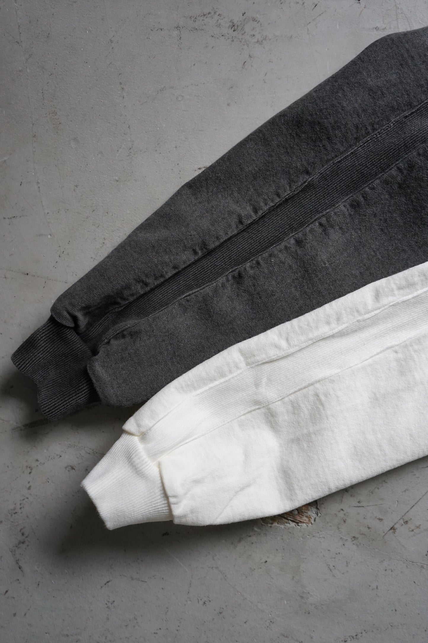 HALF ZIP SWEAT SHIRT
