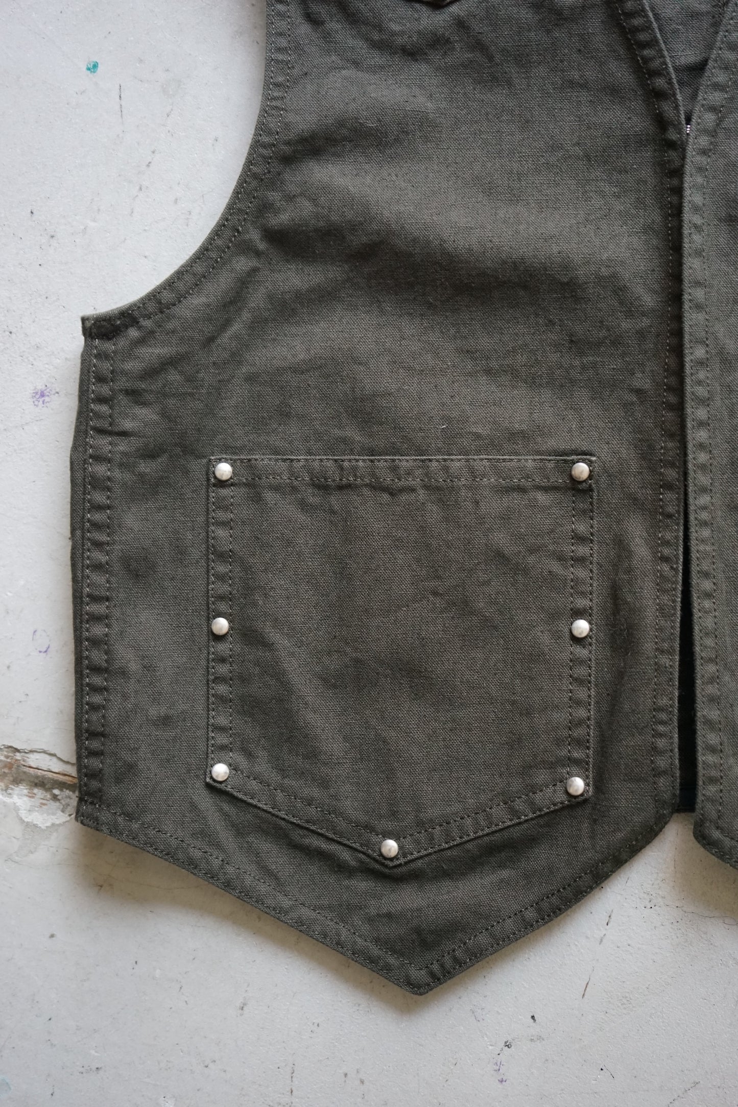 CANVAS STUDS VEST