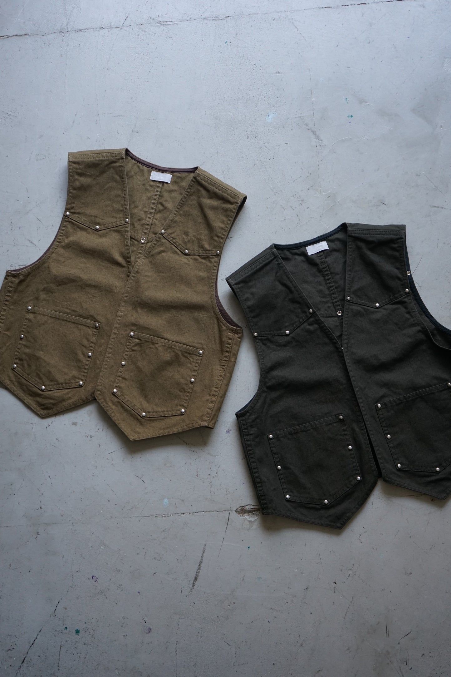 CANVAS STUDS VEST