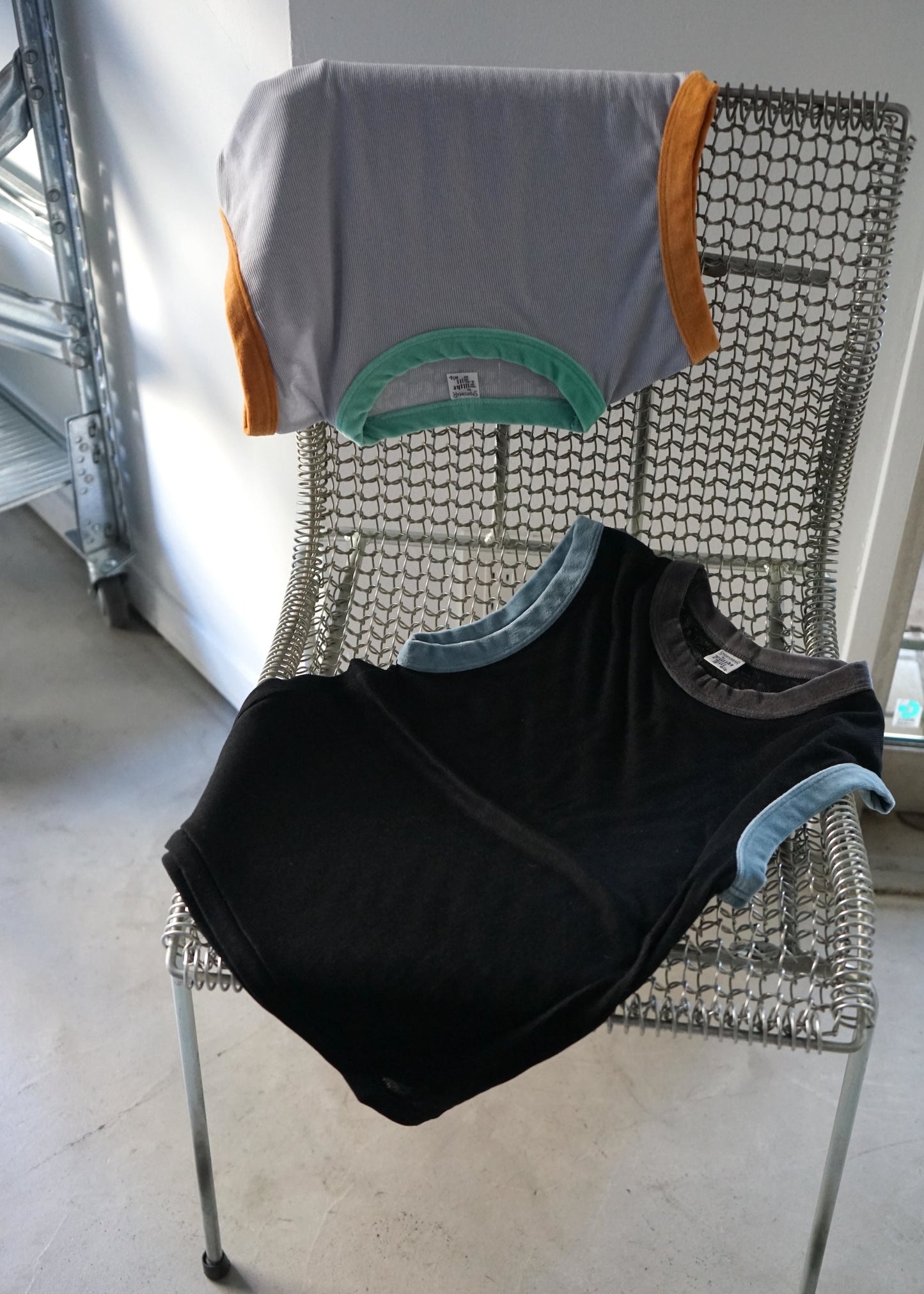 NO SLEEVE VELOR TRIM