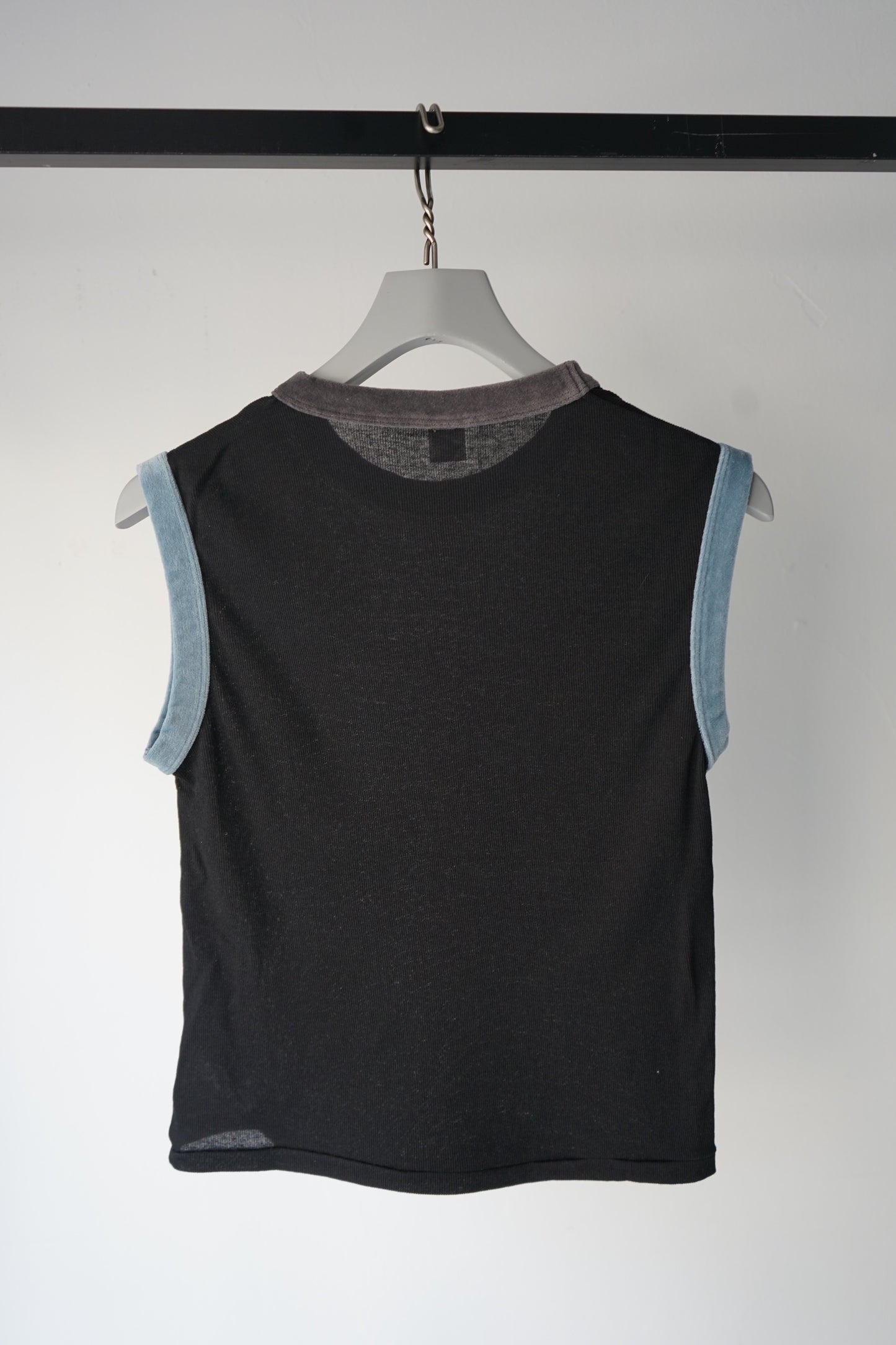 NO SLEEVE VELOR TRIM