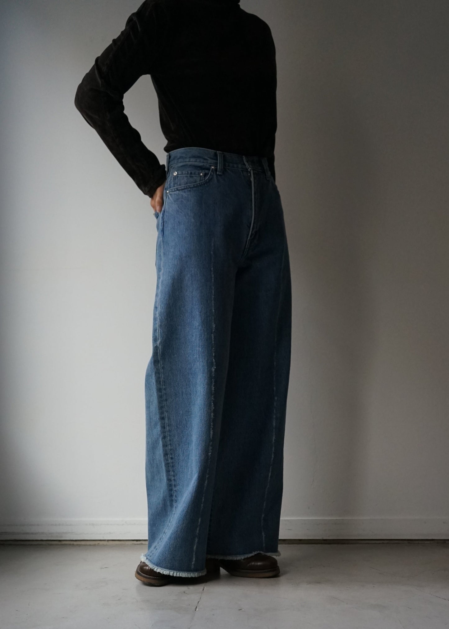 LINE CRASH WIDE DENIM PANTS