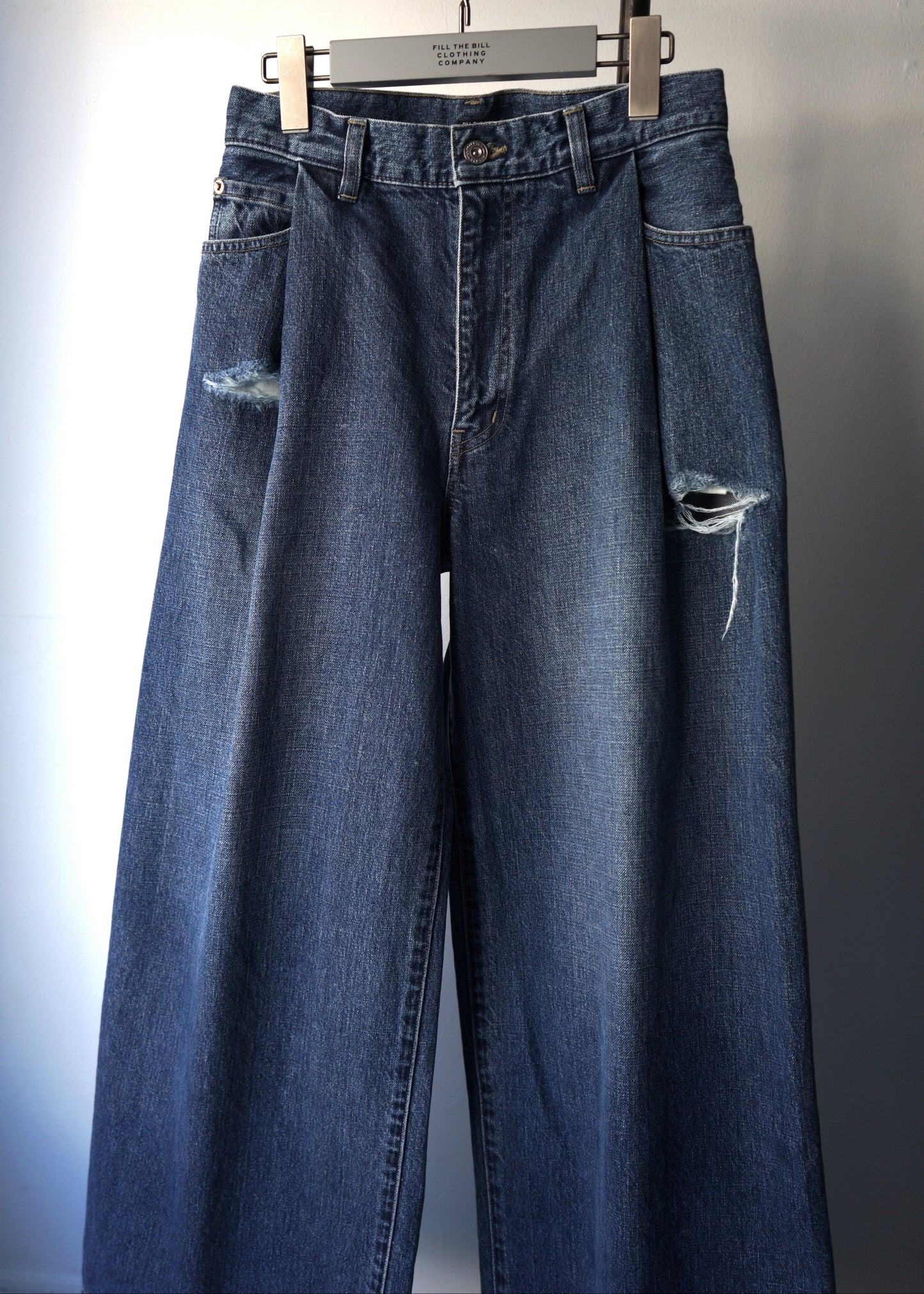 TACK WIDE DENIM PANTS