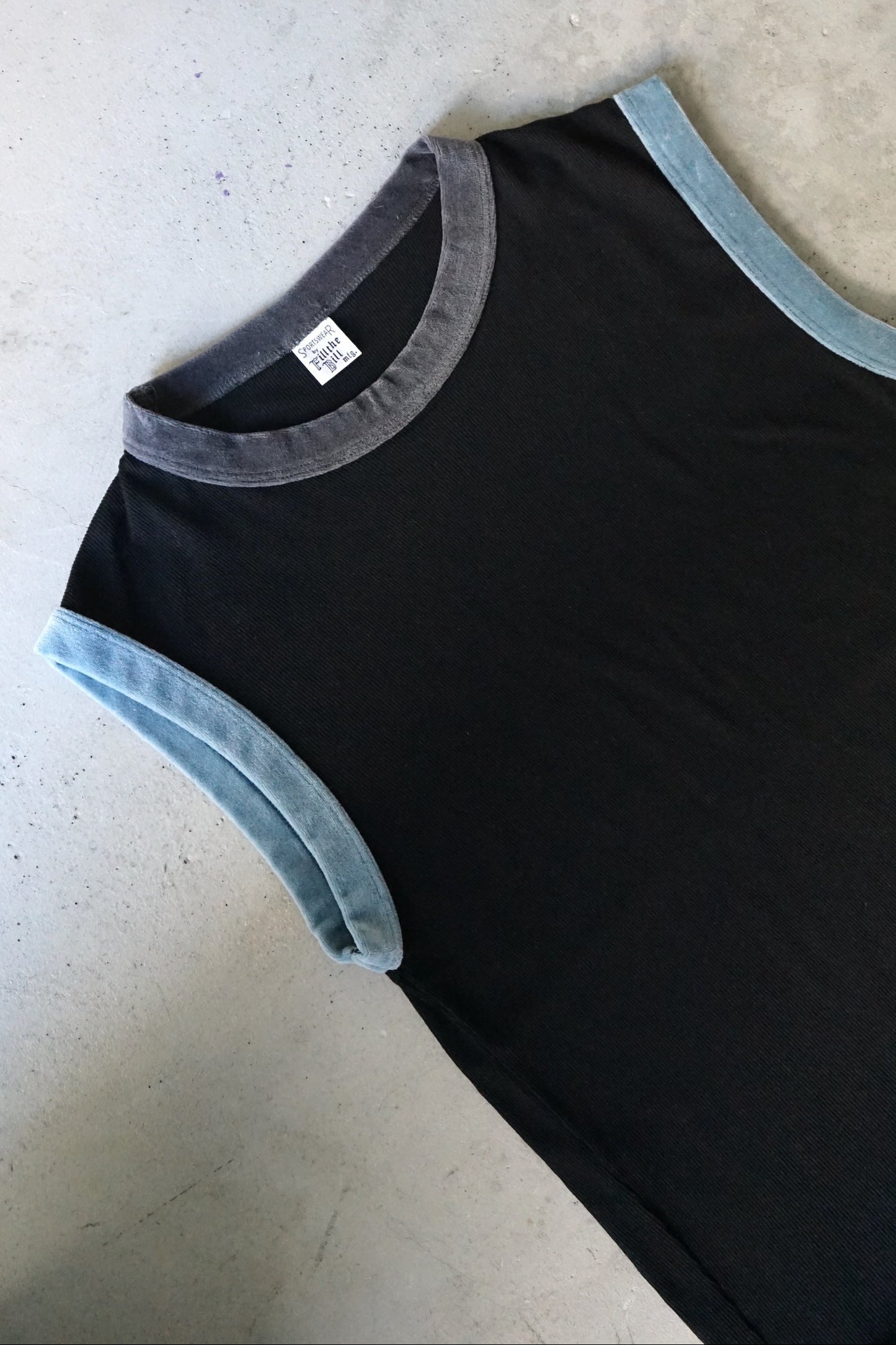NO SLEEVE VELOR TRIM