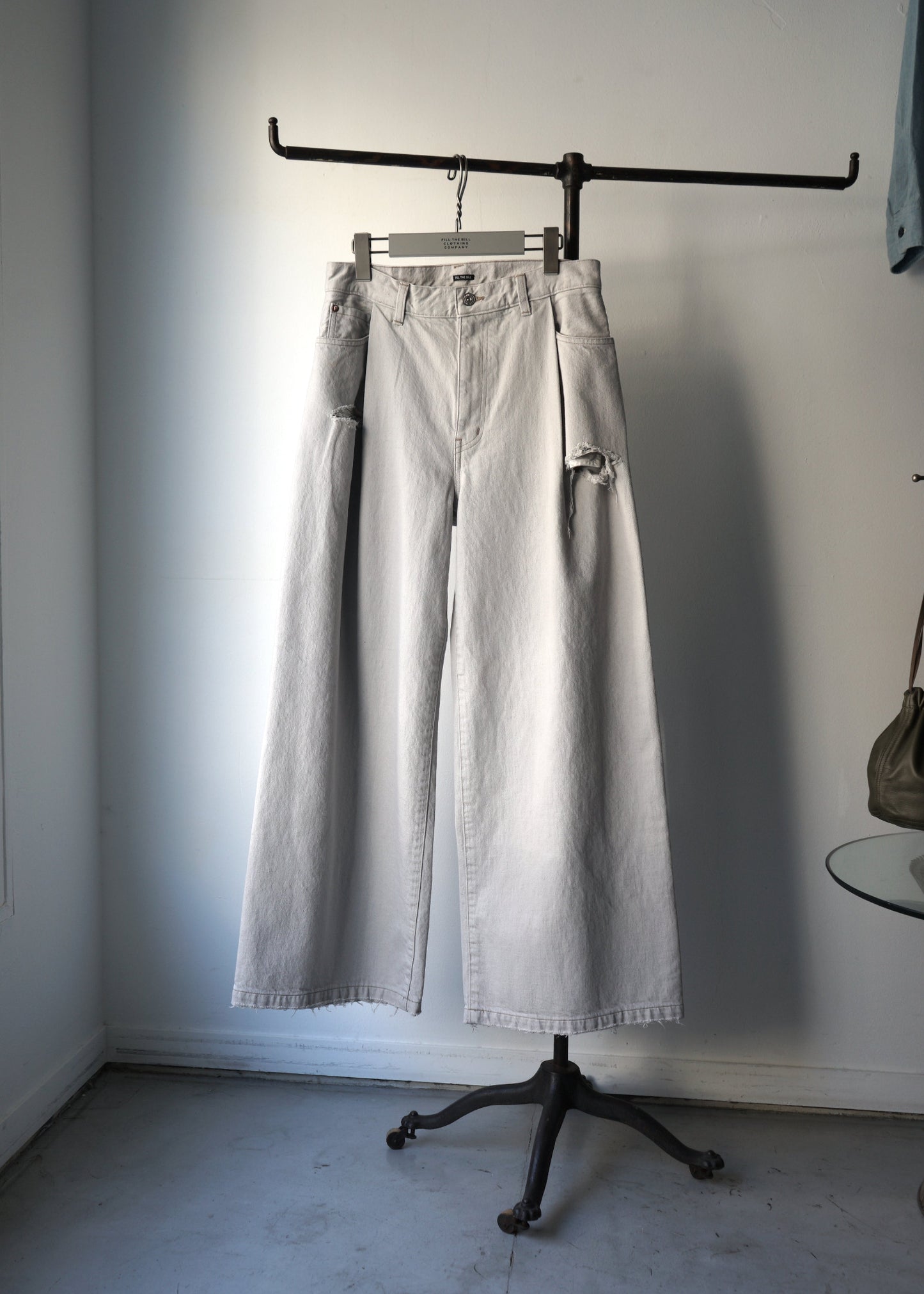 TACK WIDE DENIM PANTS